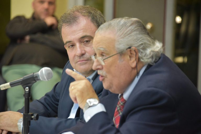 Conferencia del dr. Cardone sobre la vida política de Arturo Frondizi