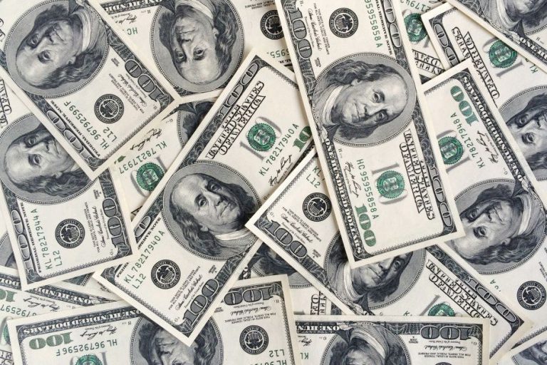 Billetes de 100 dolares americanos. Fuente: Freepik