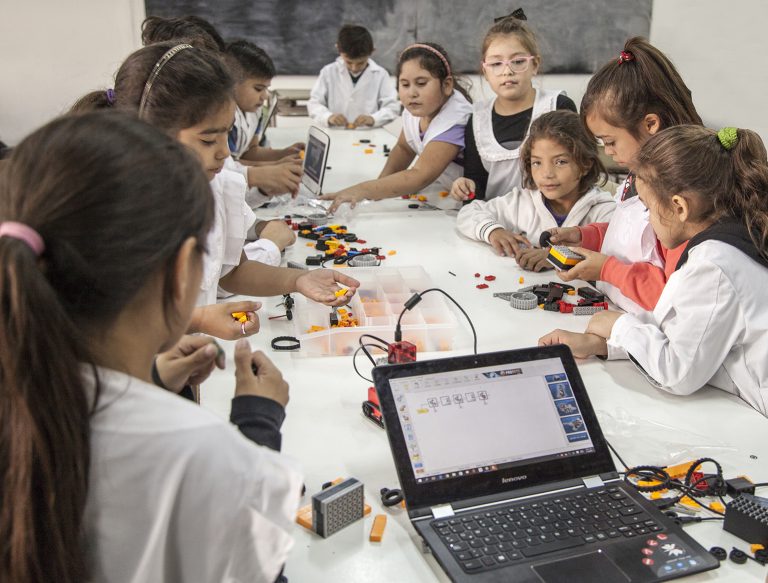 Un modelo educativo al servicio del desarrollo nacional