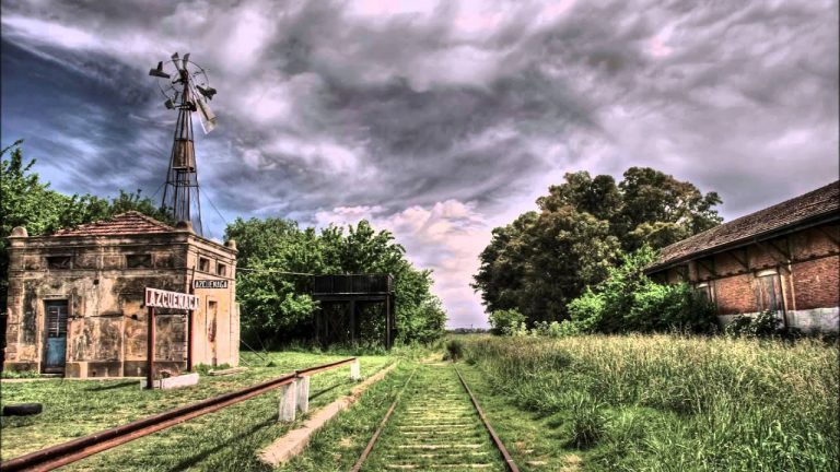 Estación de tren en Azcuénaga Provincia de Buenos Aires. YouTube