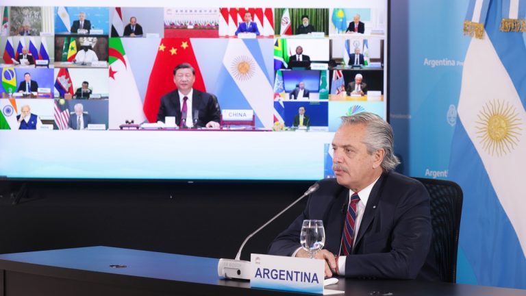 El presidente Fernández en la conferencia virtual donde se confirmó el próximo ingreso de Argentina y otros cinco paises a partir del 1 de enero de 2024. Telam