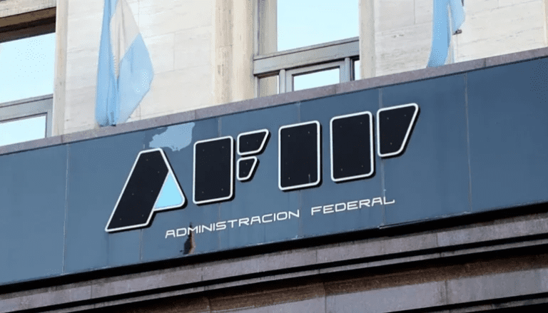 El Decreto 953 sostiene este mismo argumento diciendo que "a lo largo de los últimos años" la AFIP "se ha sobredimensionado" en su estructura y "en la multiplicación de sectores que no desempeñan, estrictamente, funciones esenciales"