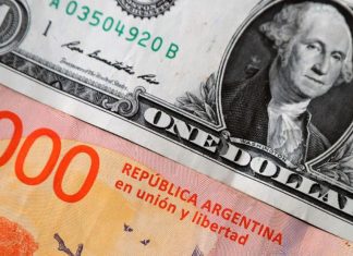 Se dice que hay atraso cambiario cuando el precio de los bienes y servicios de una economía está atrasado con respecto a los de un grupo de países en los cuales se realizan transacciones comerciales.