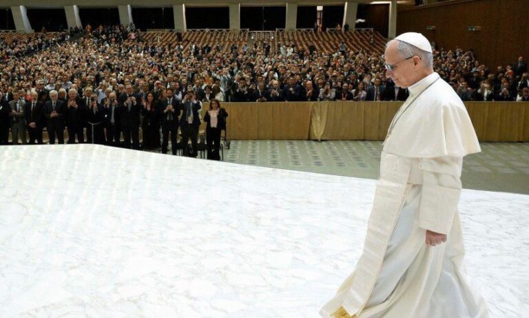 El Papa Leon XIV, durante la audiencia con miembros de la prensa, Ciudad del Vaticano, 12 de Mayo 2025. Foto ANSA/US VATICAN MEDIA