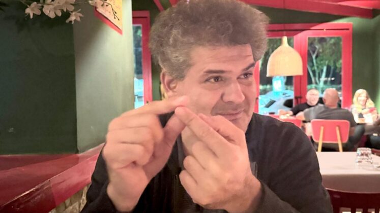 Máximo Merchenksy repasa el ideario desarrollista y lo confronta con la visión libertaria hoy gobernante en la Argentina,