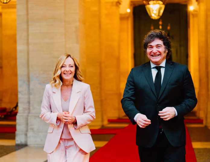 4DIH2ARHFCGDJ4JQ3TBTDBXF7U Milei y Meloni promueven la firma de un acuerdo entre YPF y Eni para exportar gas argentino a Europa FILIPPO ATTILI / CHIGI PALACE PRESS OFFICE HANDOUT (EFE)