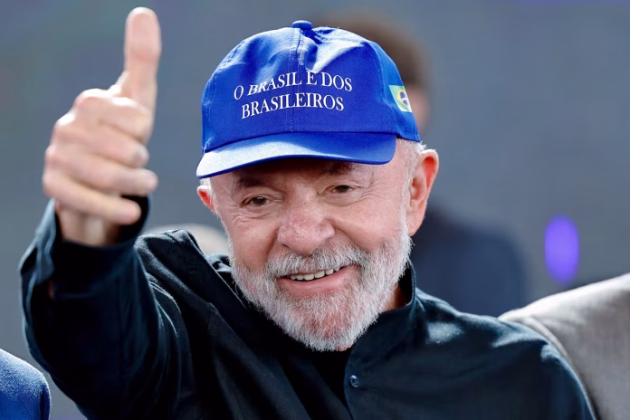 El presidente Lula, con una gorra que dice 'Brasil es de los brasileños', en una foto tomada por su equipo el pasado viernes durante una visita a Linhares, en Espirito Santo. Ricardo Stuckert/Brazilian Presi (via REUTERS) El presidente Lula, con una gorra que dice 'Brasil es de los brasileños', en una foto tomada por su equipo el pasado viernes durante una visita a Linhares, en Espirito Santo. Ricardo Stuckert/Brazilian Presi (via REUTERS)