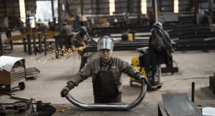 Como consecuencia del bajo nivel de actividad, la necesidad de mejorar estructura de costos y la fuerte presión importadora, se profundiza la caída del empleo en las PyME industriales (-4,7% interanual), acumulando 9 trimestres de caída.