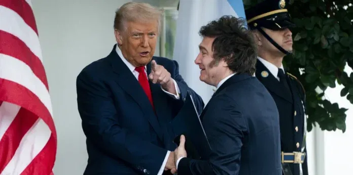 El acuerdo se encuentra en una fase de definiciones. Si bien algunos plazos (como el acceso de aves de corral estadounidenses) se fijan en el término de un año, la letra chica y la lista final de productos beneficiados para Argentina están supeditadas a la aprobación del Congreso estadounidense y a la firma final del entendimient El acuerdo se encuentra en una fase de definiciones. Si bien algunos plazos (como el acceso de aves de corral estadounidenses) se fijan en el término de un año, la letra chica y la lista final de productos beneficiados para Argentina están supeditadas a la aprobación del Congreso estadounidense y a la firma final del entendimient