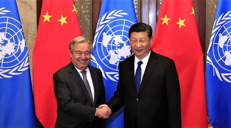 El secretario general de la ONU, António Guterres, junto al secretario general del PCCh Xi Jinping. (Youtube)