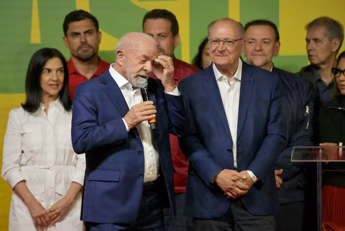 lula-habla-con-sus-seguidores-tras-conocerse-los-YEOJYPF3FZG5ZHBHPOBP2HNM7A Lula habla con sus seguidores tras conocerse los resultados parciales de las elecciones presidenciales, en San Pablo, BrasilNELSON ALMEIDA - AFP